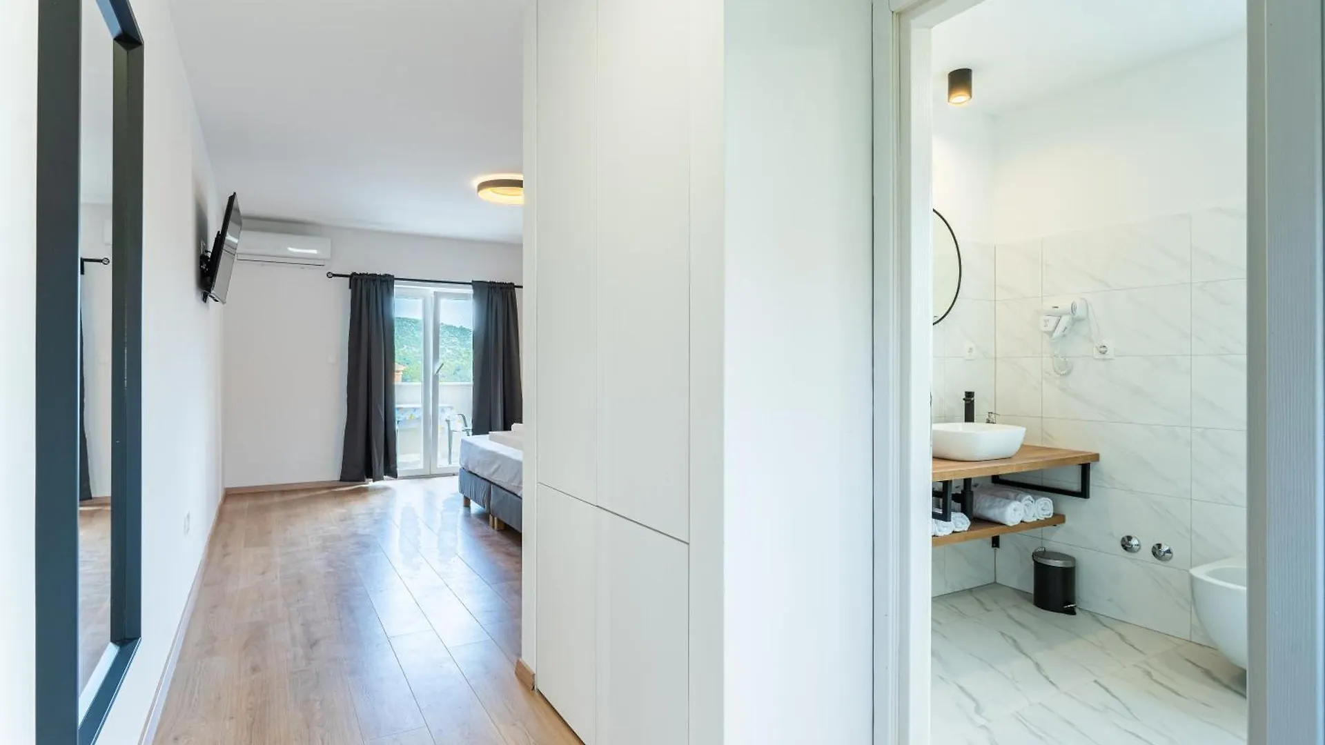 Apartments & Rooms Klemenc Cres