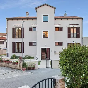 https://apartments-villa-alba-porec.in-istria.net